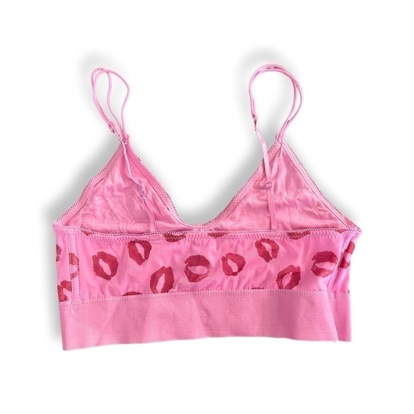 3 for $22🔥NWOT Urban Outfitters Out from Under pink bralette red lips size M - Picture 3 of 6